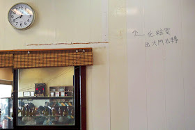 化粧室出大門右轉
